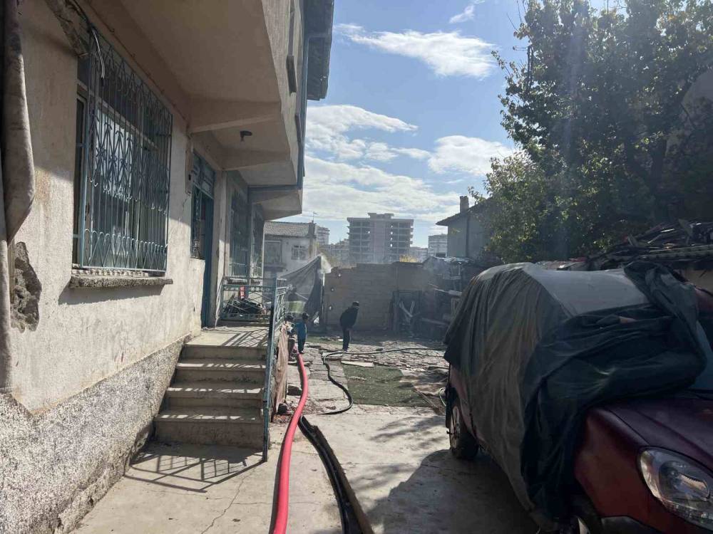 Konya merkezde ev yangını!