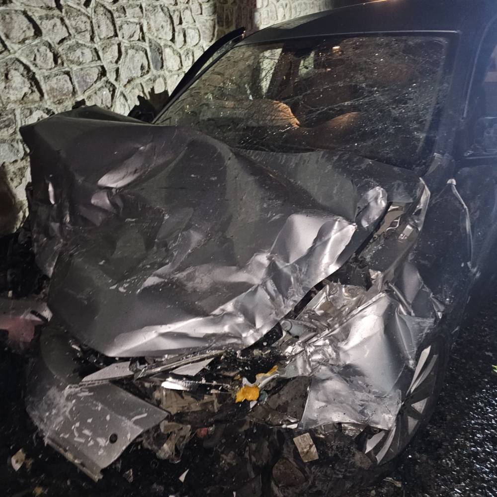 Otomobiller çarpıştı: 1 ölü, 2 yaralı