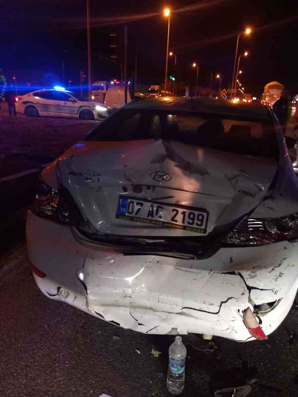 Konya'daki kazada araç hurdaya döndü