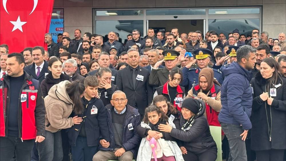 Şehit astsubayın eşinden oğluna: Başını dik tut, senin baban kahraman