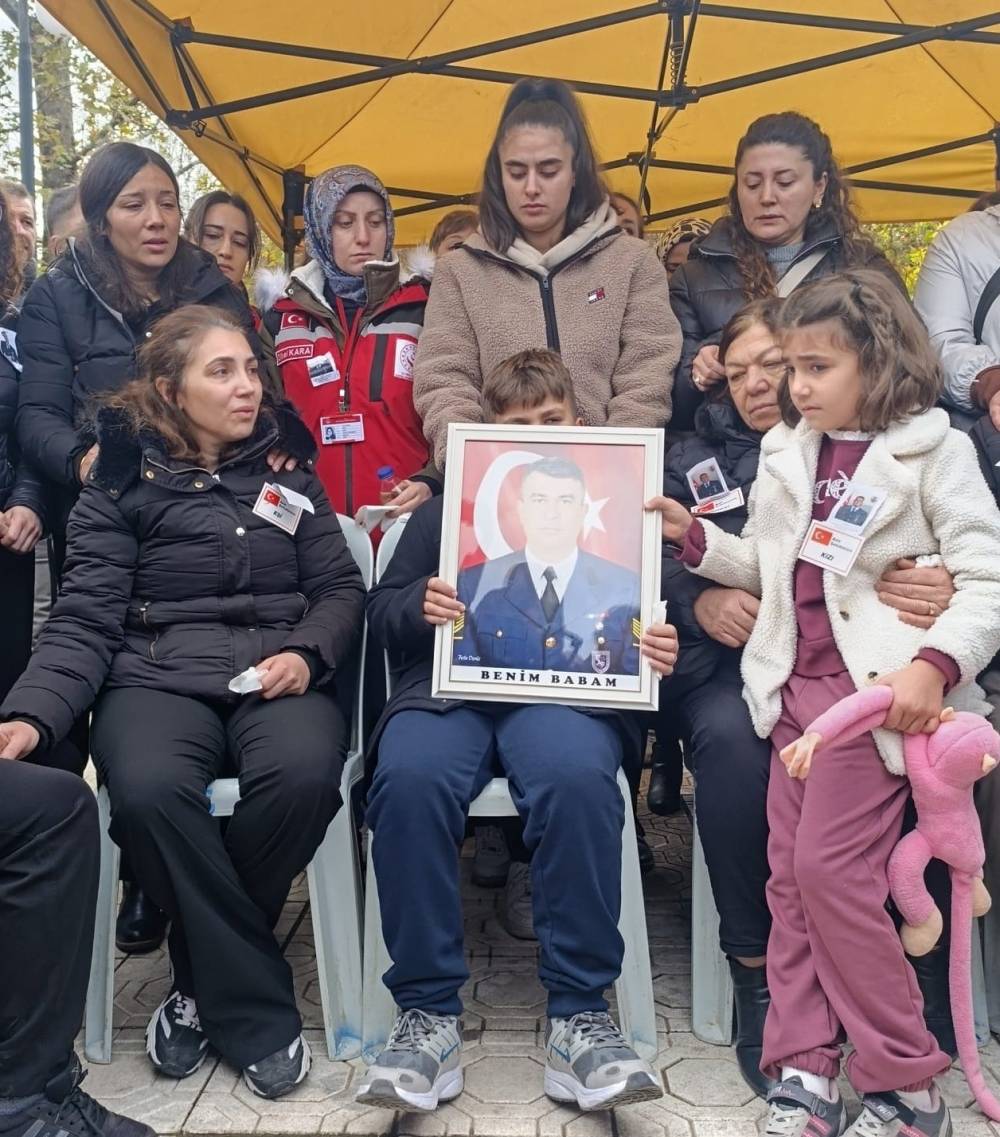 Şehit astsubayın eşinden oğluna: Başını dik tut, senin baban kahraman