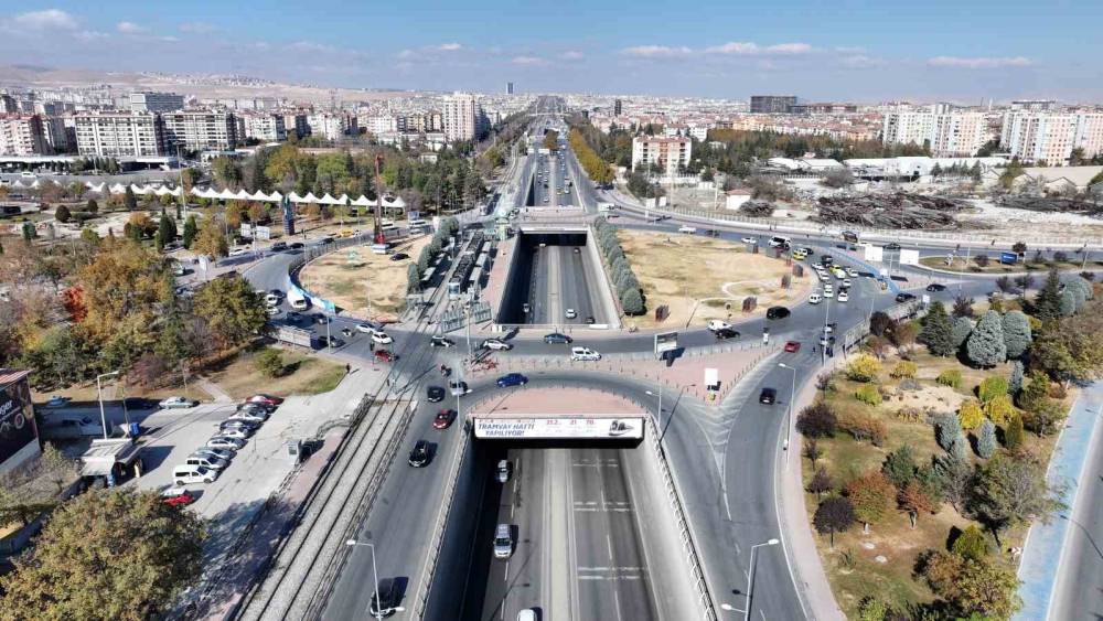 Konya’da kilit kavşakta yeni tramvay hattı çalışması başladı... 3 katlı olacak