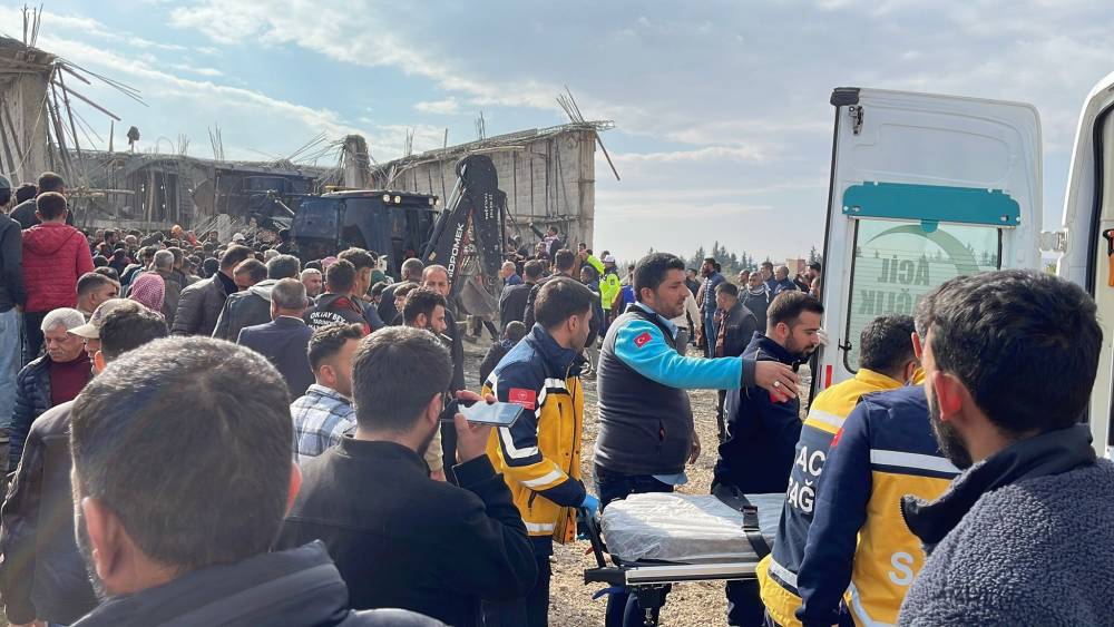 5 işçi beton altında kaldı