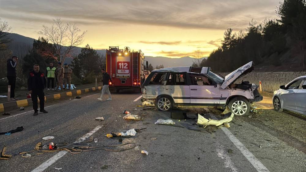 Cip takla attı: Anne-oğul öldü, 7 yaralı