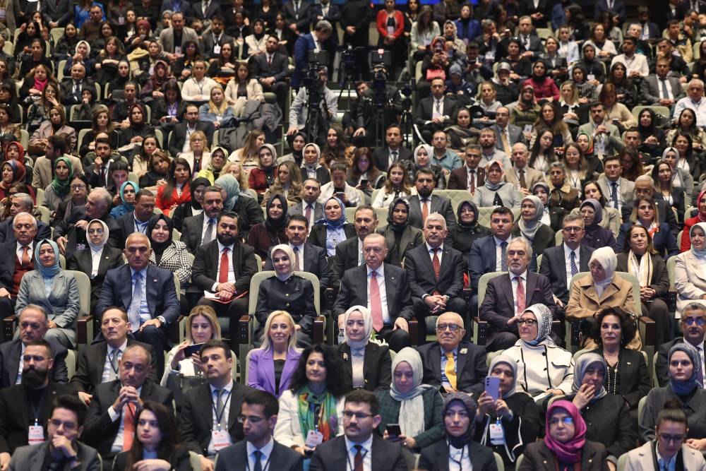 Cumhurbaşkanı Erdoğan: Geleceğimiz açısından alarm zilleri çok yüksek sesle çalıyor