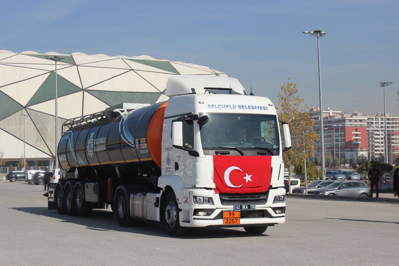selcuklu-belediyesi-tarafindan-konyaya-2023-2025-yillari-arasinda-filoya-kazandirilan-hizmet-araclari-tanitildi-6.jpeg