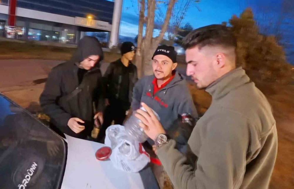 Zehrinin litresi 10 milyon dolar olan akrebin satışına suçüstü operasyon