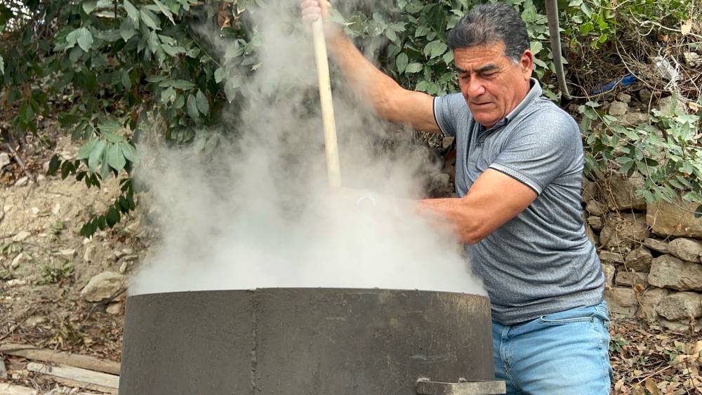 Litresi bin liradan alıcı buluyor