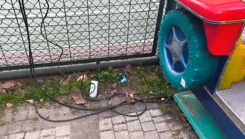 Elektrikli oyuncaklara binen 5 çocuk akıma kapıldı