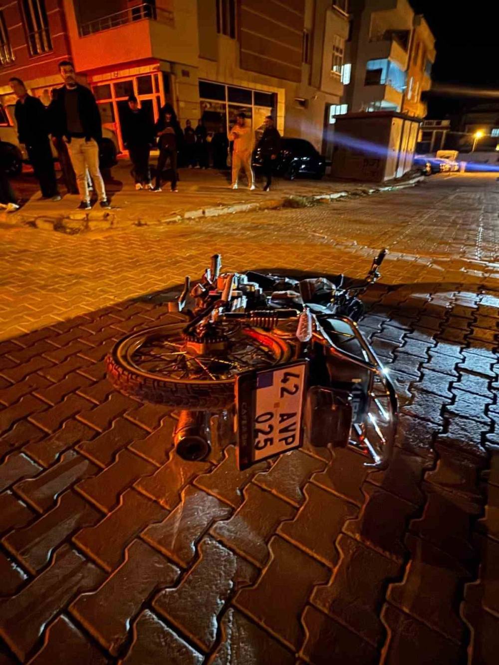 Konya'da motosiklet ile otomobil çarpıştı, yaralılar var