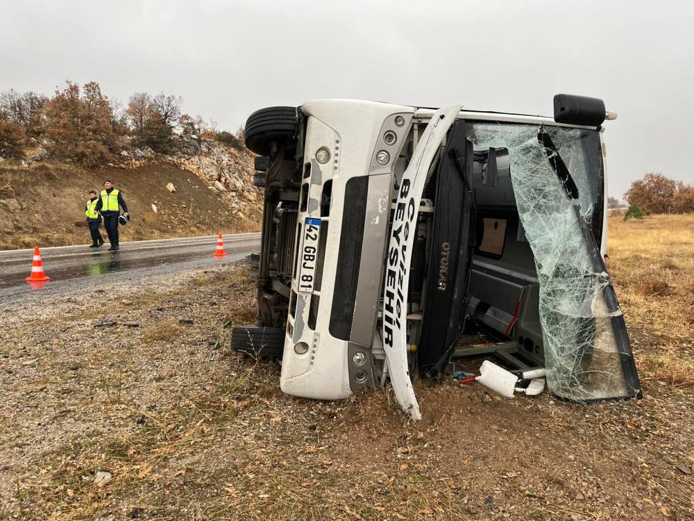 Konya'da okul servisi devrildi! 29 yaralı var