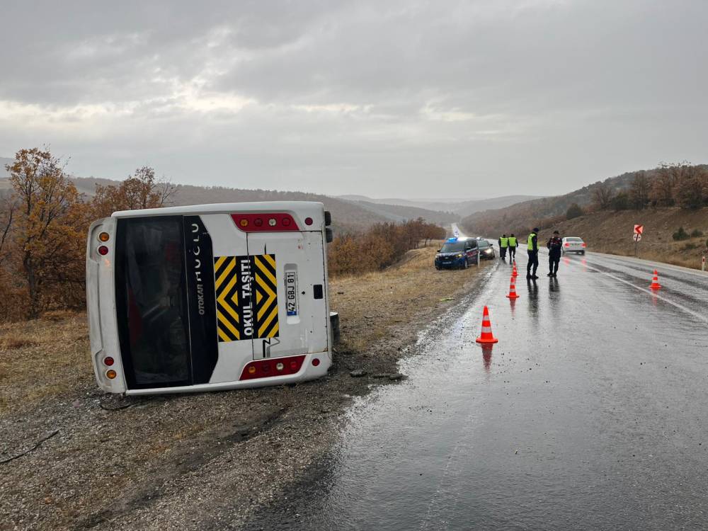 Konya'da okul servisi devrildi! 29 yaralı var