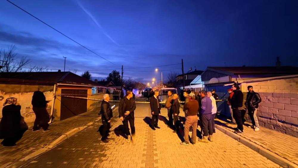 Evde baba ve oğlu silahla vurulmuş halde ölü bulundu