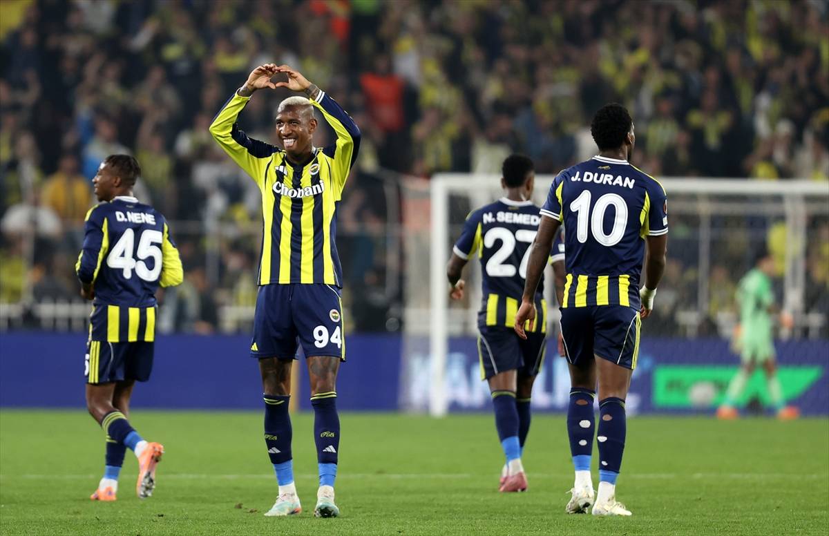 fenerbahce-uefa-avrupa-liginde-ferencvarosla-1-1-berabere-kaldi.jpg