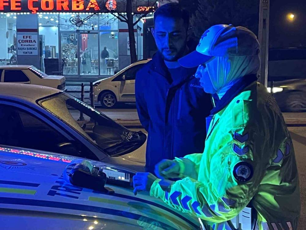 Konya merkezde alkolden ehliyetini kaptıran sürücü: Yalana gerek yok