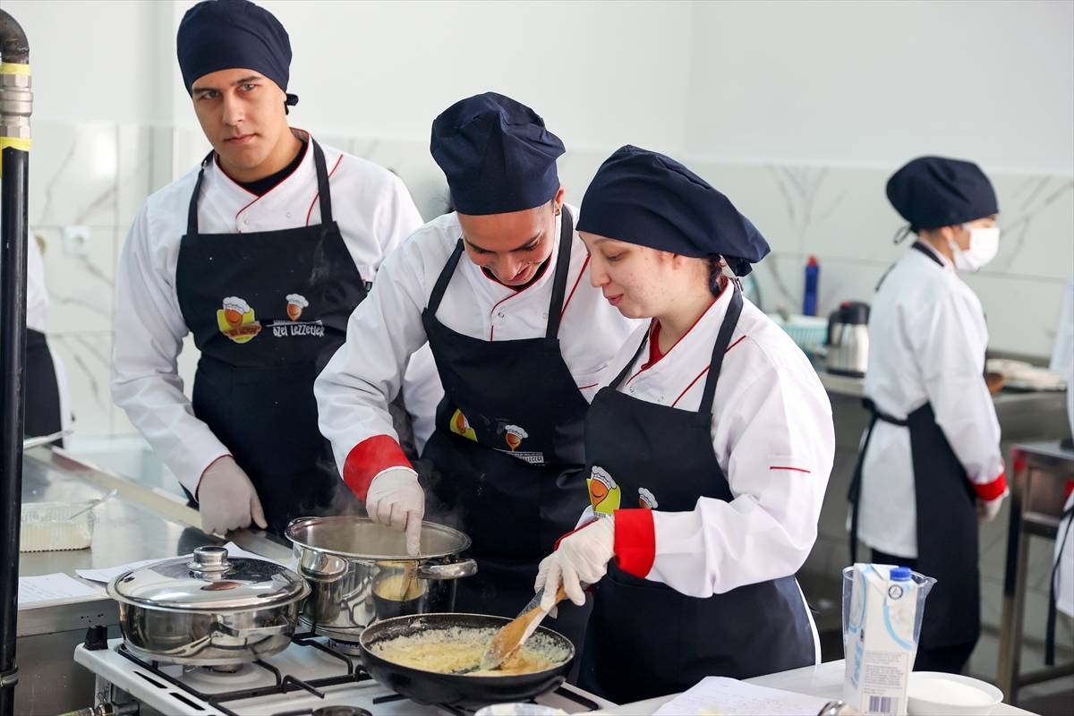 konyada-ozel-cocuklar-yemek-yarismasinda-yeteneklerini-gosterdi-3.jpg