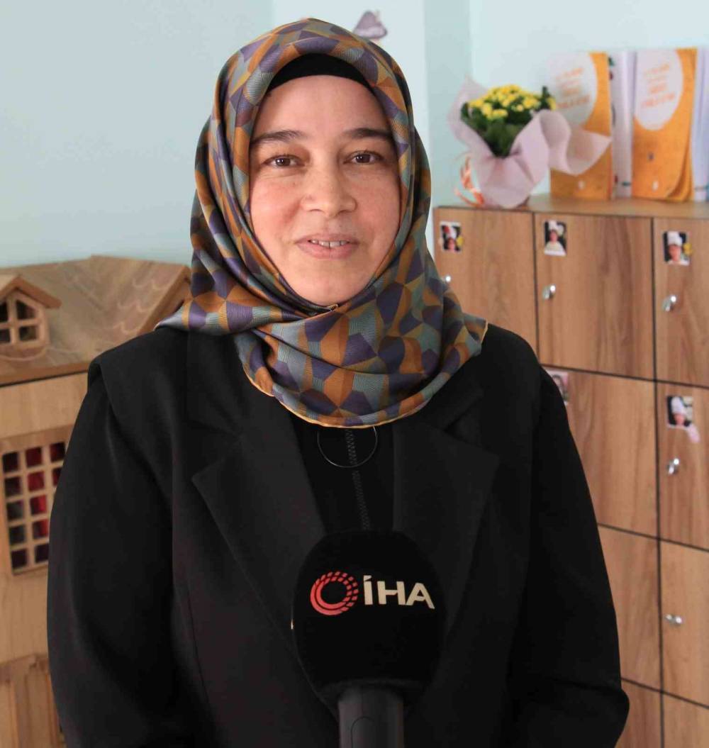 3 çocuk annesinin azmi: Hayvancılıkla uğraşırken çocukların ilk öğretmeni oldu