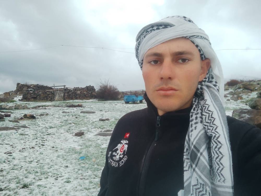 1300 rakımlı yaylaya mevsimin ilk karı düştü