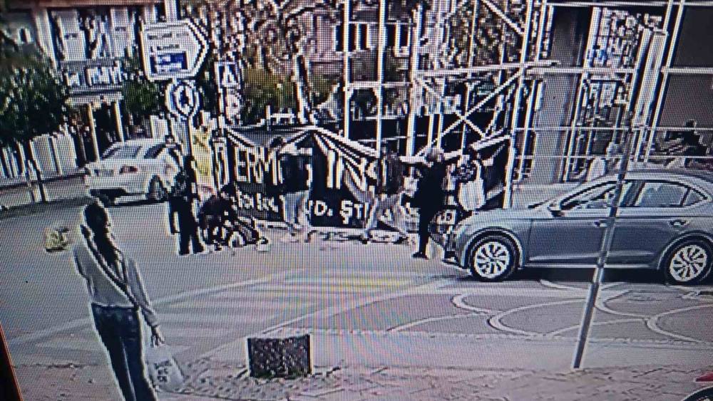 Fenalaşarak yere düşen yaşlı adam hastanede yaşam savaşı veriyor