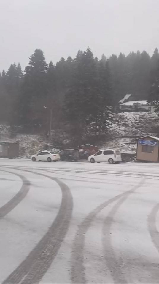 Uludağ’da kar yağışı etkisini gösterdi