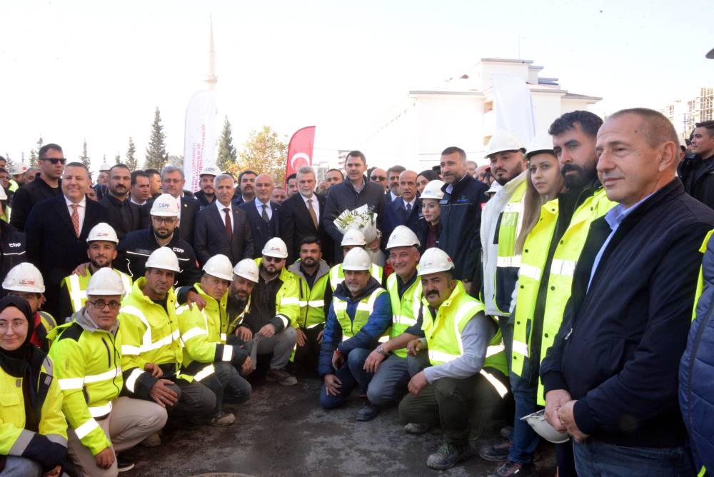 Bakan Kurum: 11 ilimizin tamamında artık son tuğlalar koyuluyor