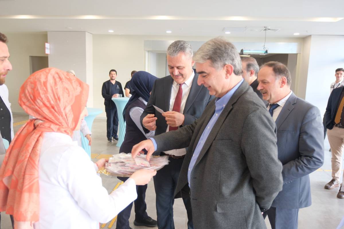 konya-sehir-hastanesinde-buyuk-basari-kutlandi-2.jpg