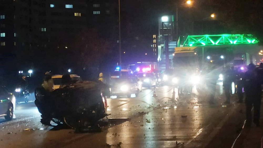 Konya'da Yeni İstanbul Caddesi üzerinde feci kaza! 1'i ağır 2 yaralı var
