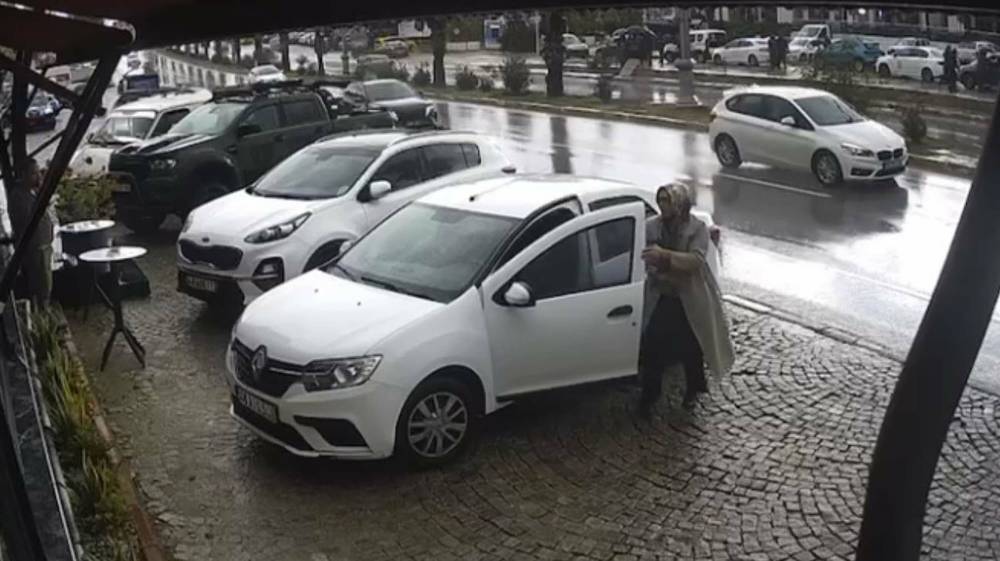 El frenini çekmeyi unutunca olanlar oldu