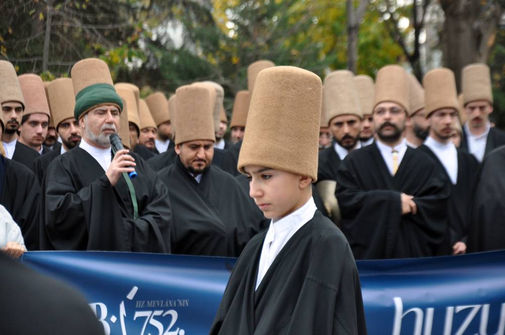 Mevlana'yı anma törenleri, Karaman’daki yürüyüşle başladı