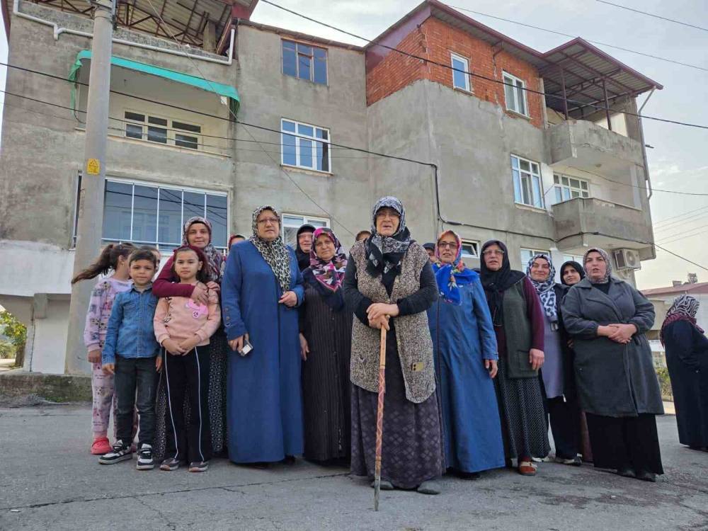 Doğal gaz 10 metre ötede, mahalleli yıllardır beklemede