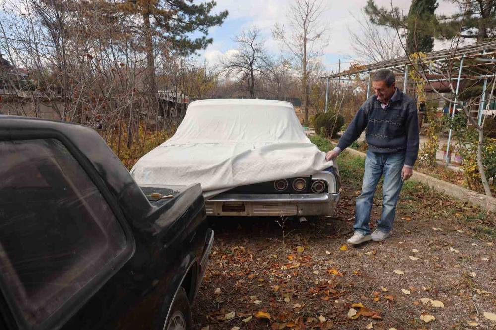 Konya'daki bu serada sebze değil araba yetişiyor!