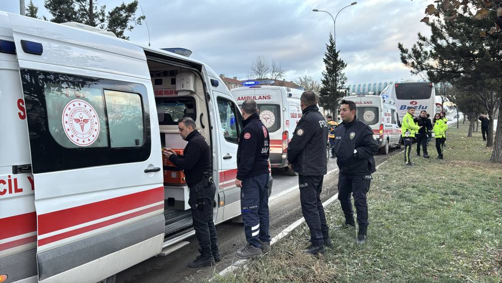Kütahya’da zincirleme kaza: 1’i çocuk 4 yaralı