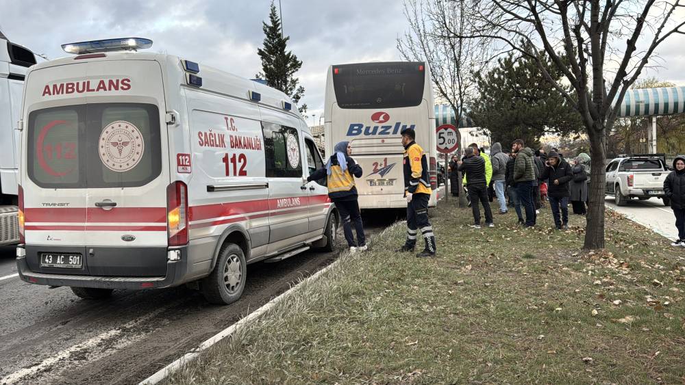 Kütahya’da zincirleme kaza: 1’i çocuk 4 yaralı