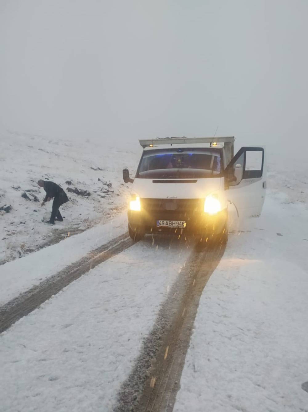 Muş’ta yoğun kar yağışı: Hasköy-Mutki yolu ulaşıma kapandı