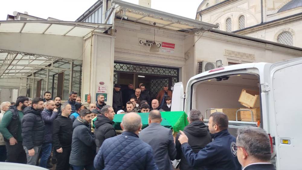 Evde temizlik yaparken fenalaşan 3 çocuk annesi öldü