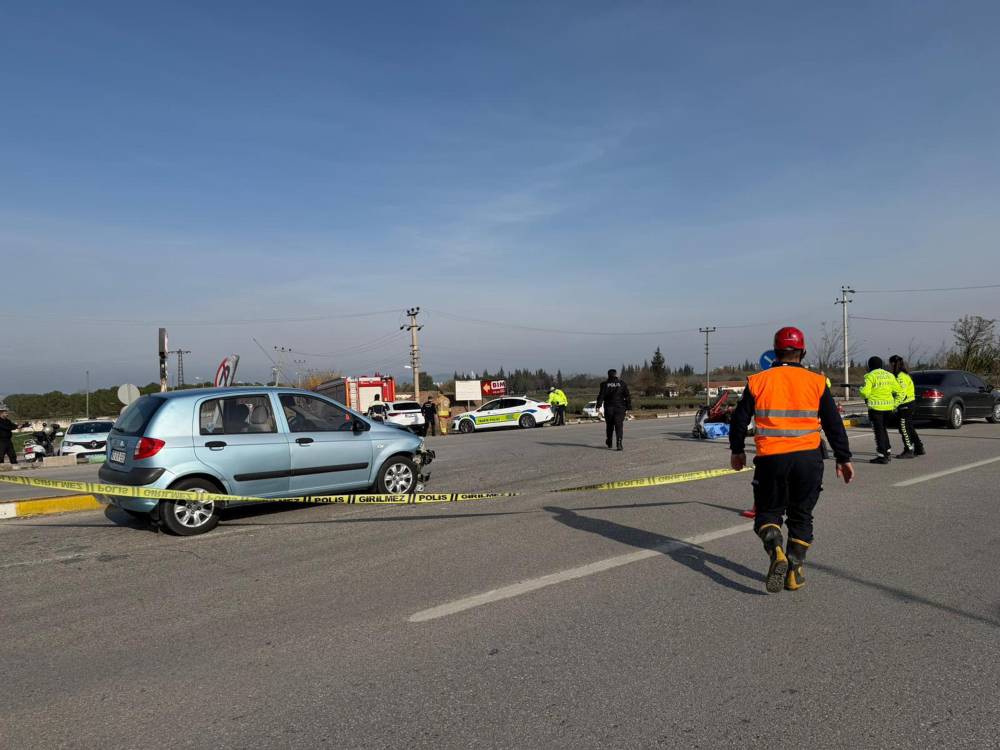 Otomobil elektrikli bisiklete çarptı; 1 ölü