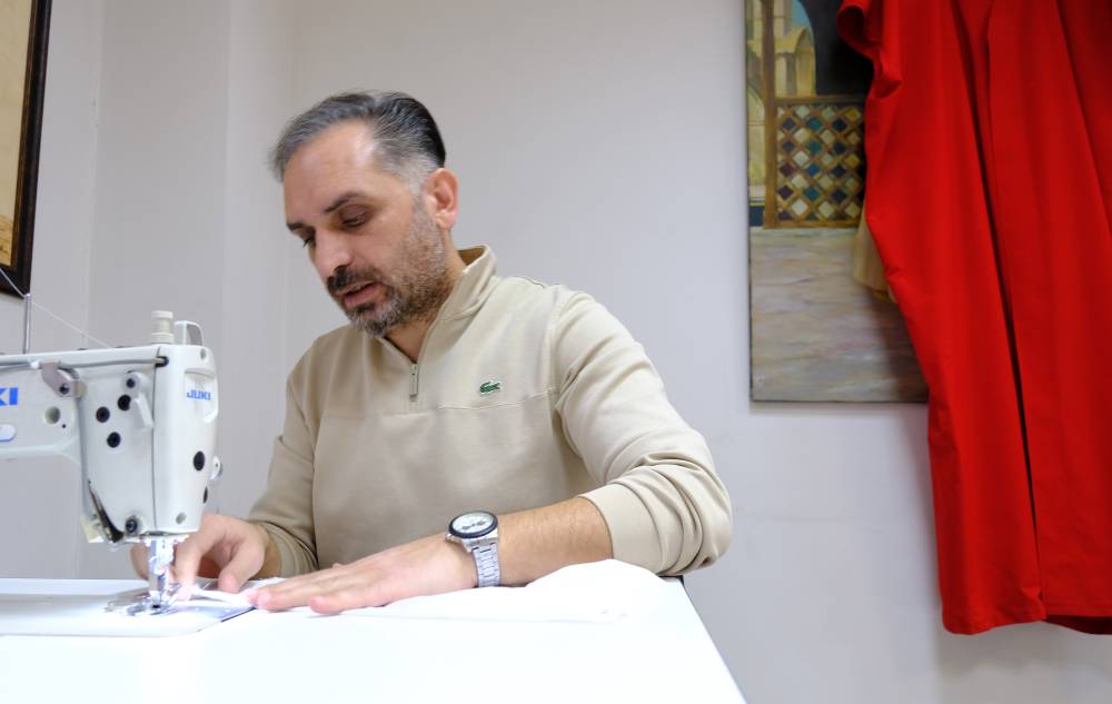 Dikim usulünden rahatsız olan Konya'daki semazen iş yerini açtı