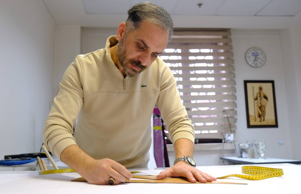 Dikim usulünden rahatsız olan Konya'daki semazen iş yerini açtı