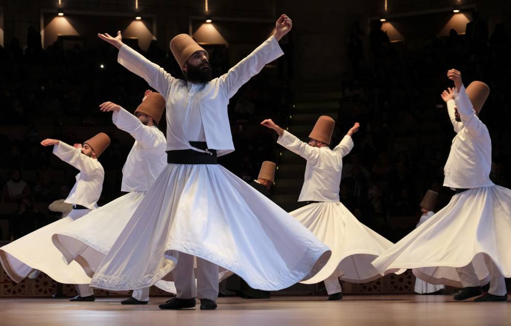 Dikim usulünden rahatsız olan Konya'daki semazen iş yerini açtı