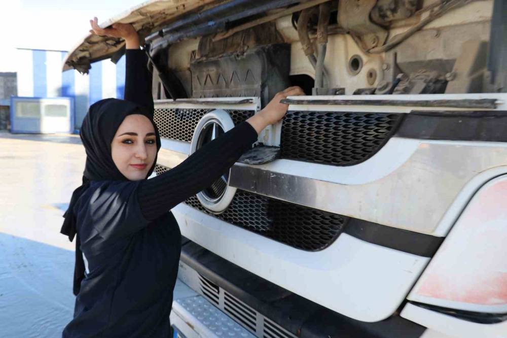 ‘Kadınsın yapamazsın’ dediler, tır şoförü oldu