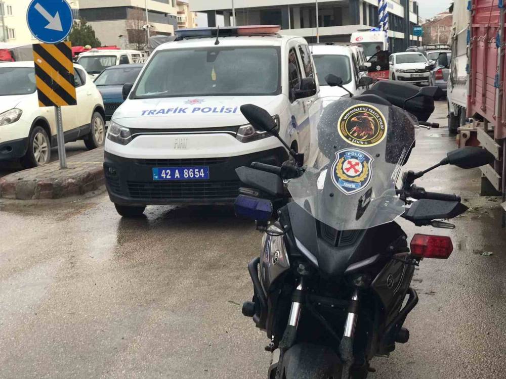 Konya’da pazarda taşlı-sopalı kavga! Yaralılar var