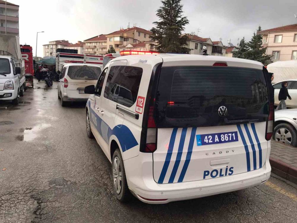 Konya’da pazarda taşlı-sopalı kavga! Yaralılar var