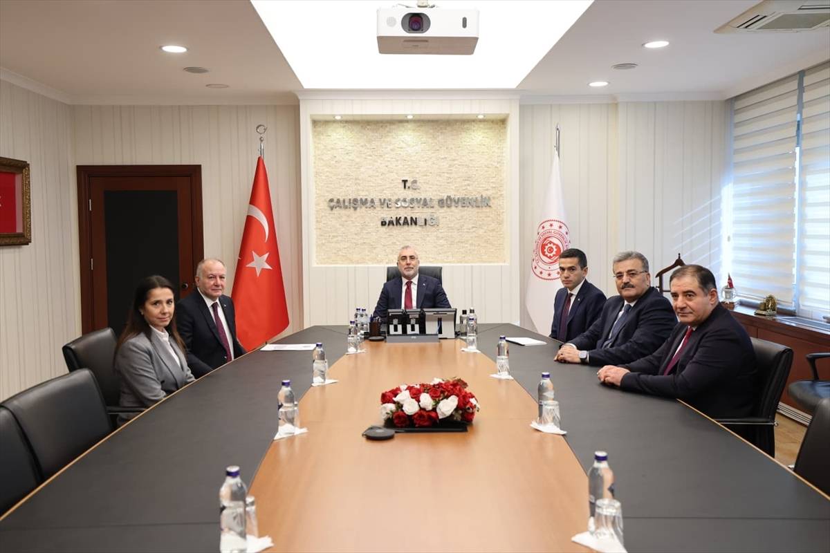 bakan-isikhan-asgari-ucret-tespit-komisyonunda-yer-alan-taraflari-kabul-etti.jpg