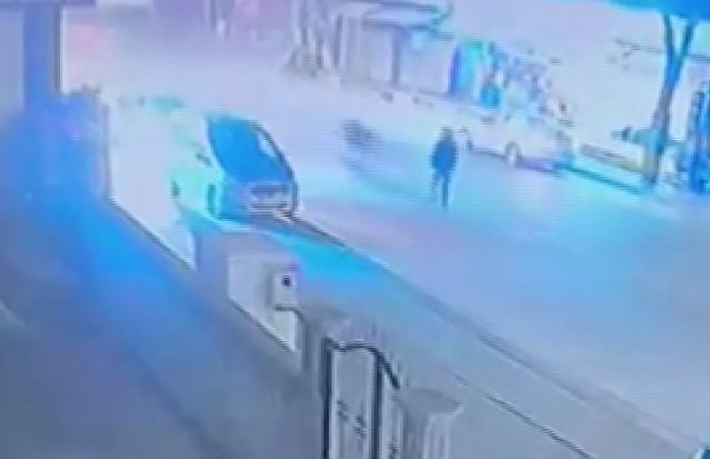 Konya merkezde çocuğa motosiklet çarptı... O anlar kamerada