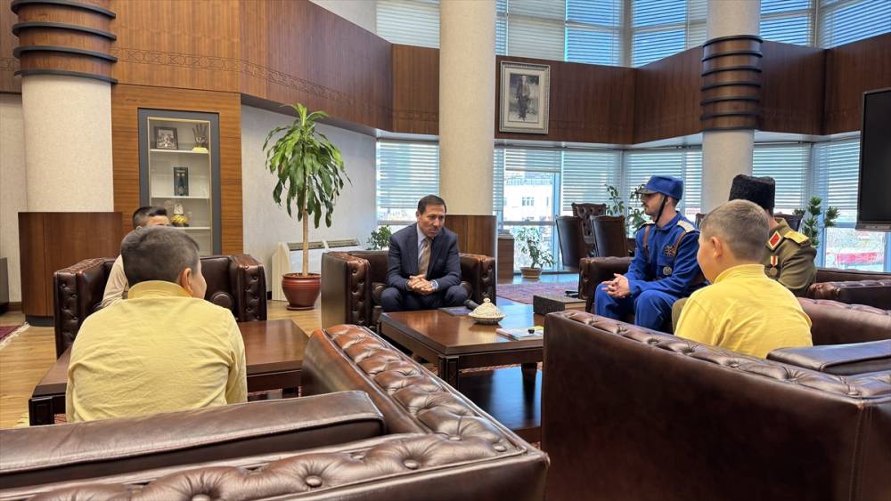 Konya'da okuldaki görüntüleri sosyal medyada ilgi çeken öğrencilere hediye