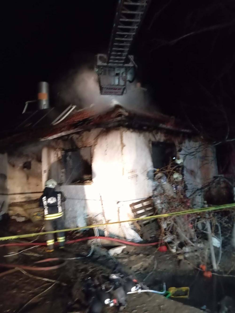 Konya'da çıkan yangında annesini kurtarmak isterken öldü