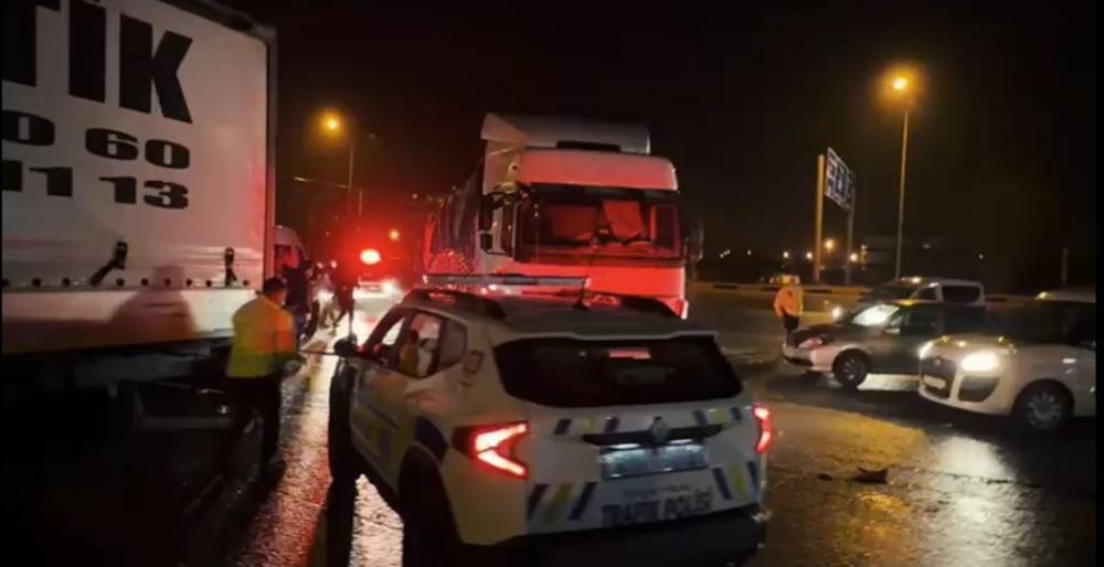 TIR'ın dorsesinde 31 kaçak göçmen yakalandı