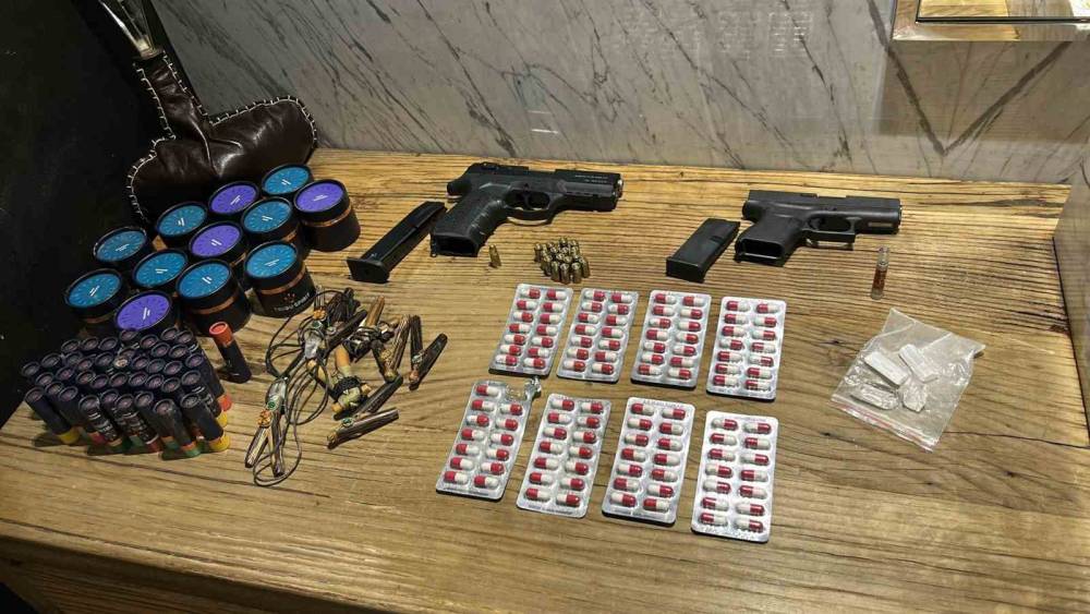 Uyuşturucu soruşturmasında Ezgi Eyüboğlu’nun da aralarında bulunduğu 8 şüpheli gözaltına alındı