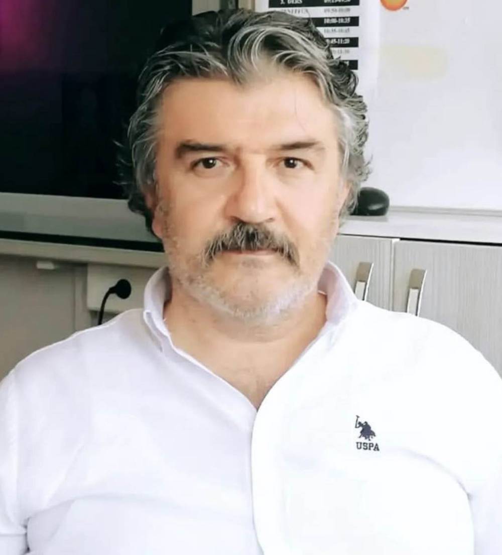 Kalp krizi geçiren sınıf öğretmeni hayatını kaybetti