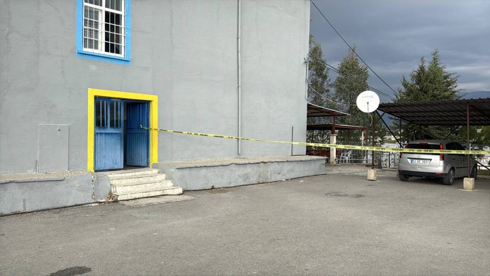 Ortaokul öğrencisi müdürü tüfekle vurdu